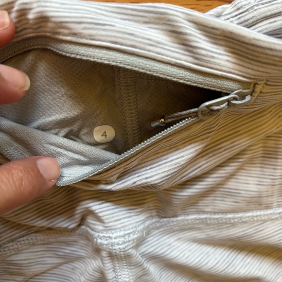 Lululemon Run With The Sun Cropped Leggings 4 White/Gray Pockets - Picture 5 of 8